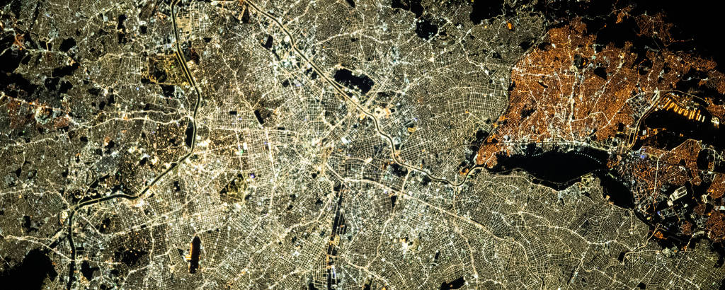 São Paulo, iluminada, vista do espaço