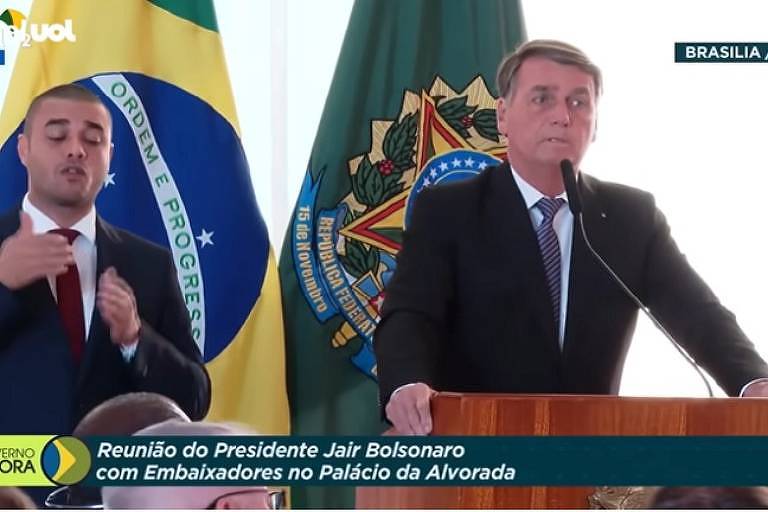 Bolsonaro durante a fala a embaixadores estrangeiros na qual apresentou argumentos falsos contra o sistema eleitoral brasileiro, em 21 de julho de 2022