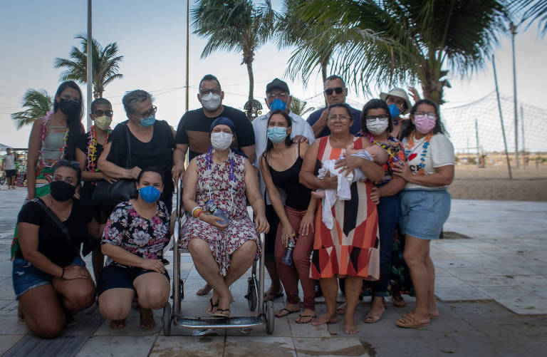 Com parentes vindos de outras cidades, Izabel Loiola aproveitou tarde de sol em praia de Fortaleza