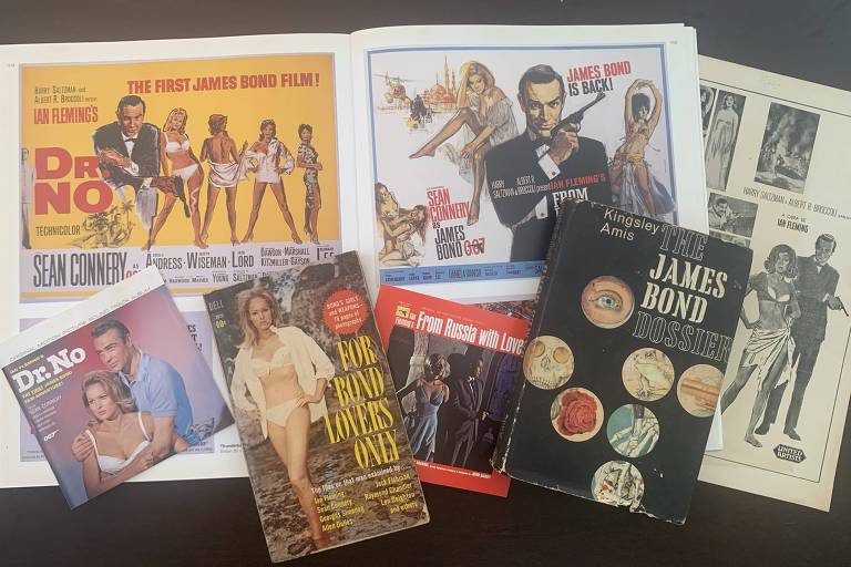 Pôsters, livros e CDs em torno dos filmes de James Bond