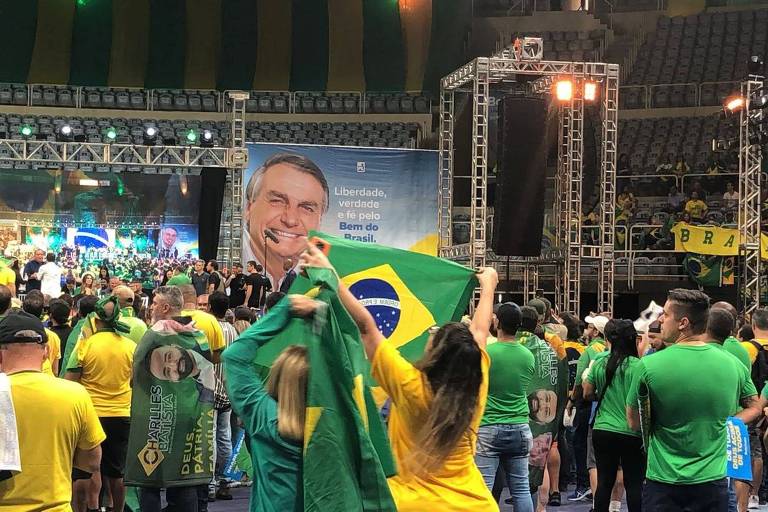 Apoiadores do presidente Jair Bolsonaro (PL) participam de convenção nacional do PL neste domingo (24), no Rio de Janeiro