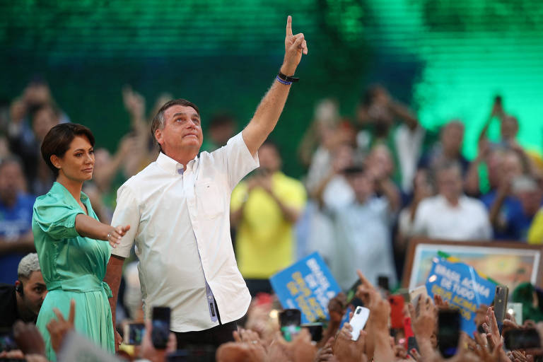 O presidente Jair Bolsonaro e a primeira-dama Michelle Bolsonaro durante a convenção do PL que oficializou a candidatura do presidente à reeleição, no Rio de Janeiro