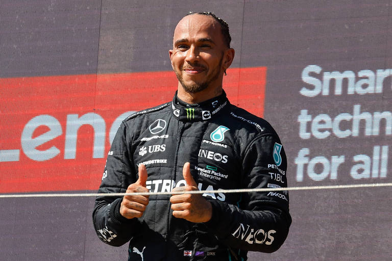 Lewis Hamilton comemora segundo lugar no Grande Prêmio da França 