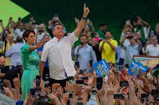 O presidente Jair Bolsonaro com sua esposa Michelle