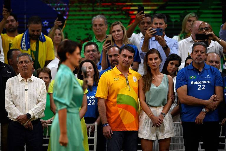 Lira veste camisa de Bolsonaro e é exaltado por presidente em convenção do PL
