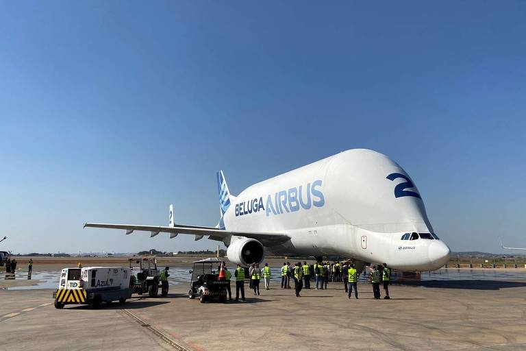 Avião 'baleia' Beluga chega ao Brasil em primeira viagem da aeronave ao país