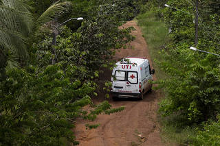 Ambulância perto da UBS da Vila Vitória, no Oiapoque, AP