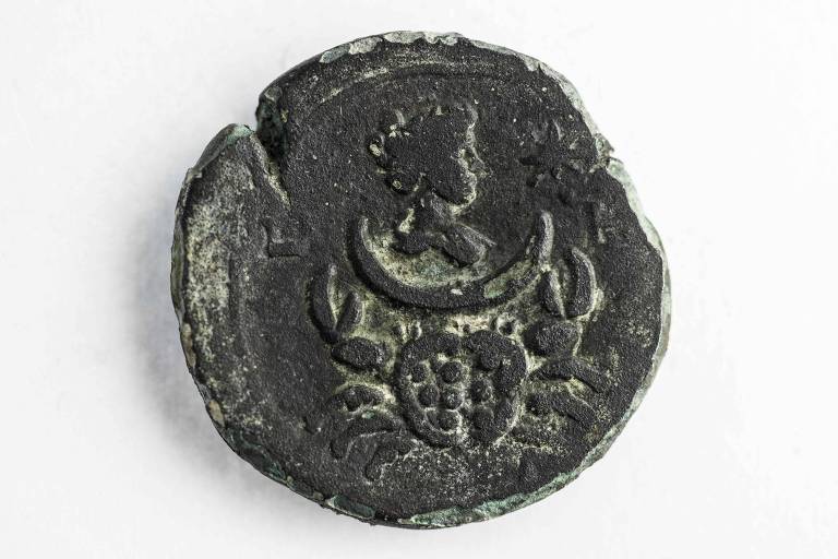 A peça encontrada na cidade de Haifa é da época de paz no Império Romano, no mandato do imperador Antonino Pio (138-161 d.C.) 
