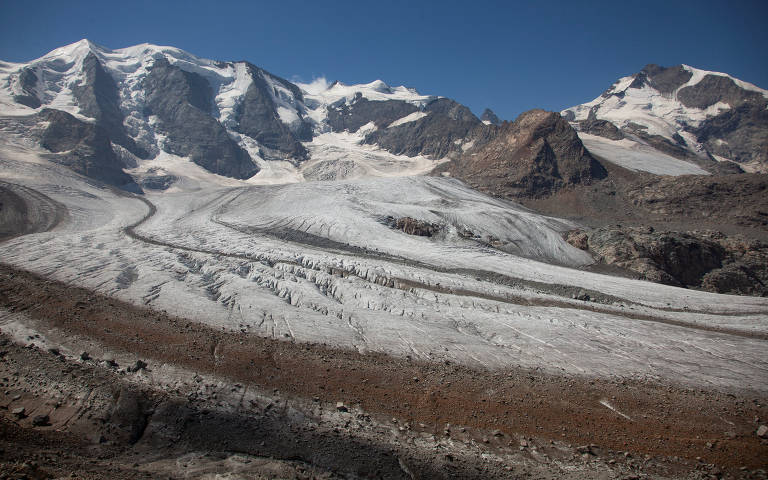 Vista geral da geleira Pers; cientistas temem que novas ondas de calor como as vividas este ano possam acabar com as geleiras dos Alpes