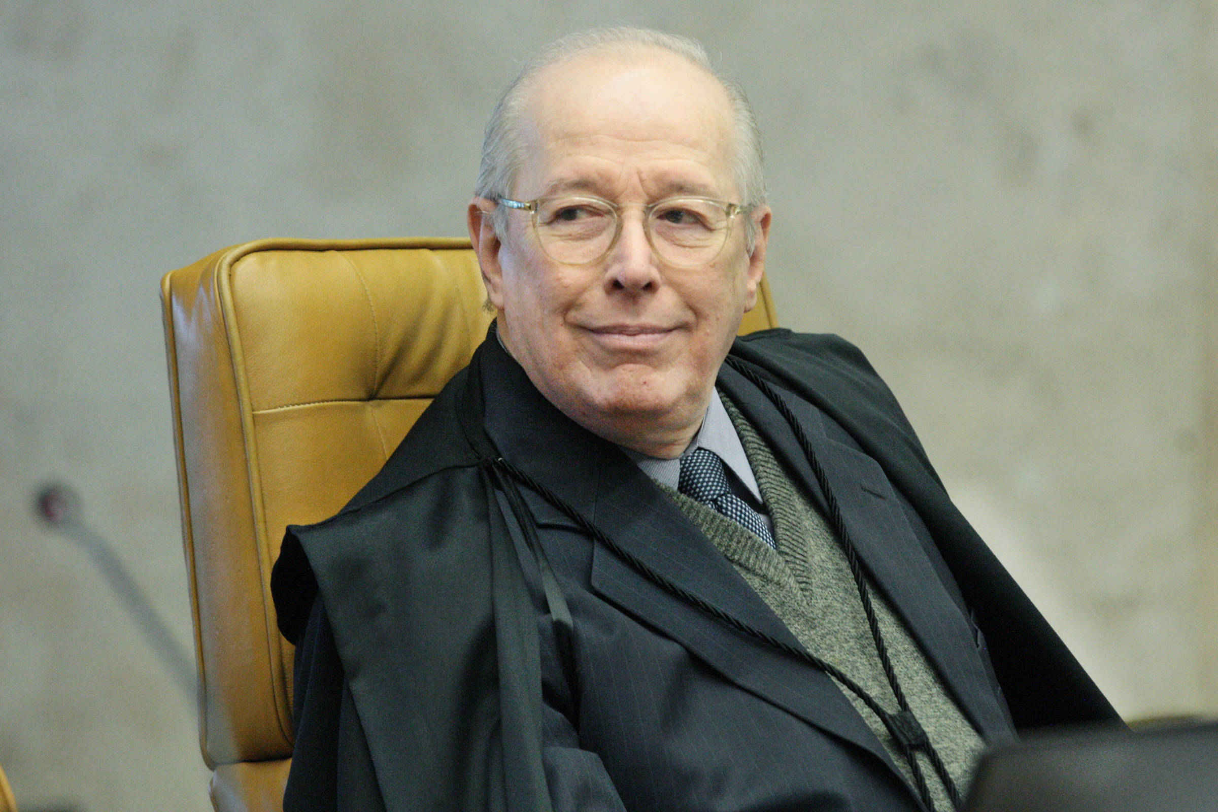 Revogação de vistos de ministros do STF é gravíssimo ataque à democracia brasileira, diz Celso