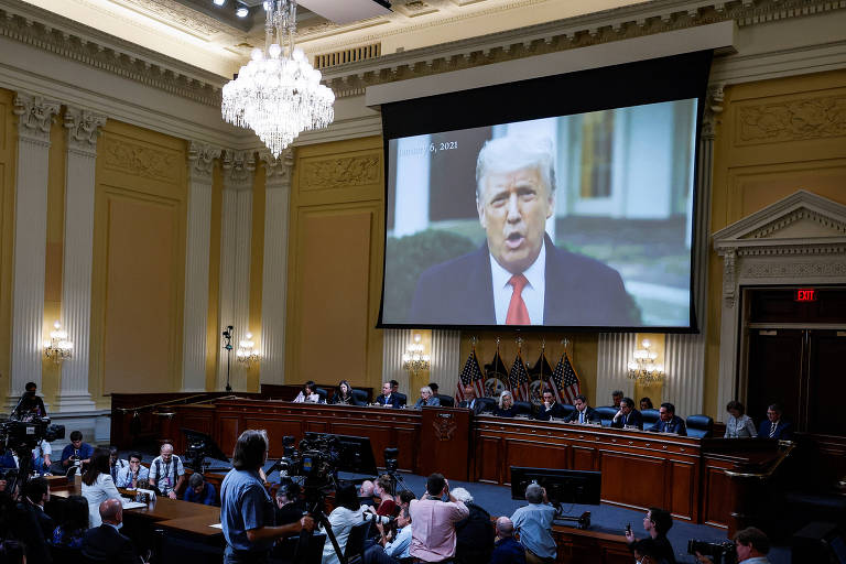 Vídeo do ex-presidente dos EUA Donald Trump é exibido em audiência do comitê da Câmara que investiga o 6 de Janeiro, em Washington