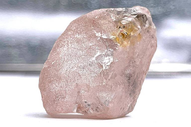 Maior diamante rosa puro dos últimos 300 anos é encontrado em Angola