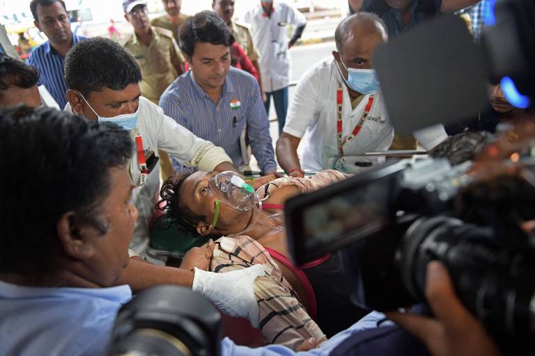 Bebida alcoólica adulterada mata 42 e leva quase 100 a hospitais na Índia