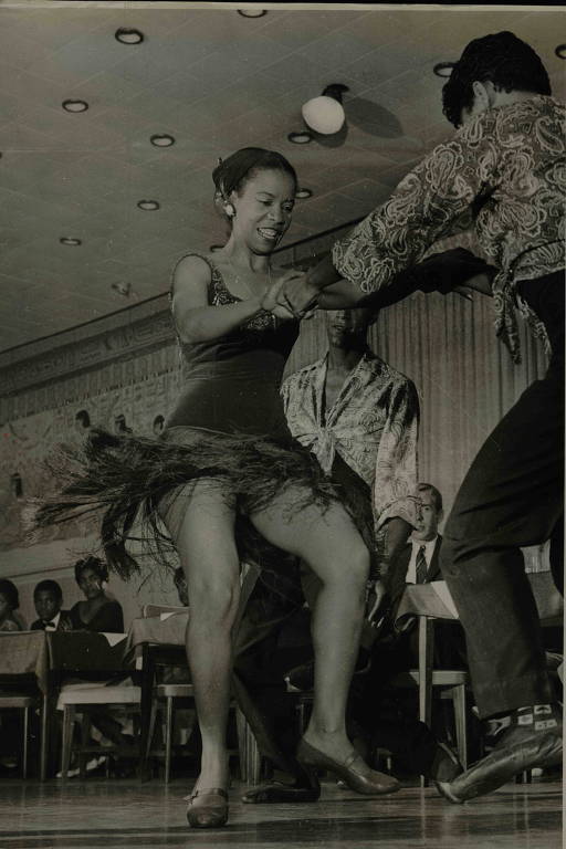 Retrato de Mercedes Baptista, bailarina e coreógrafa brasileira, em 1960