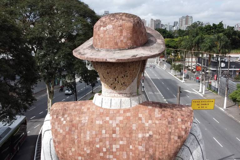 Justiça condena Galo por incendiar estátua de Borba Gato - 19/12/2022 -  Cotidiano - Folha