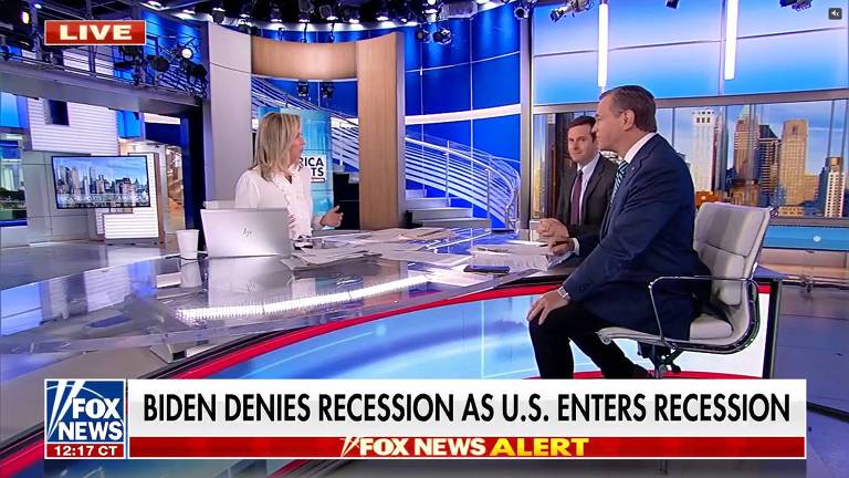 Na Fox News, 'Biden nega recessão conforme EUA entram em recessão'