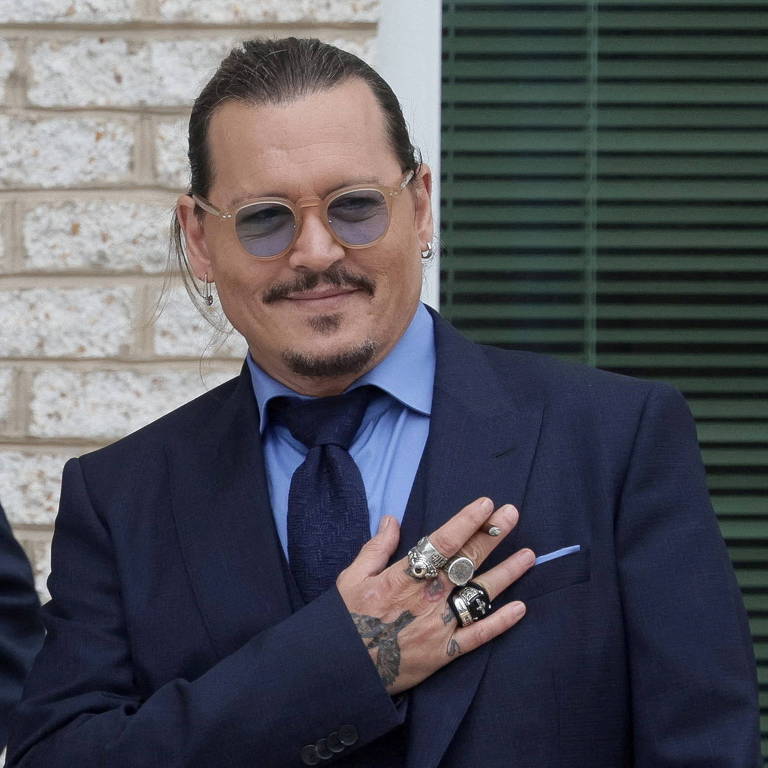 Johnny Depp vive relacionamento com advogada que está se divorciando,  afirma site - Estrelando