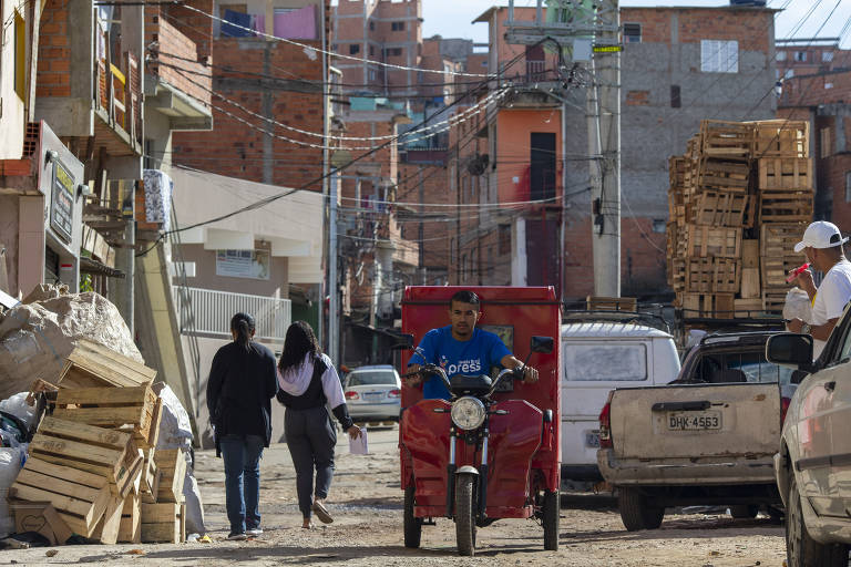 Entregas realizadas pela Favela Brasil Xpress são feitas por moradores que conhecem a comunidade 