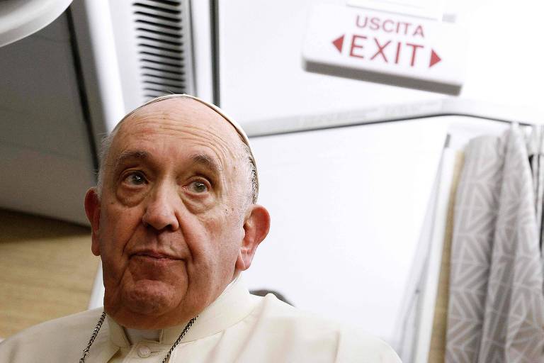 Papa Francisco fala em diminuir ritmo e diz que renúncia 'não seria catástrofe'