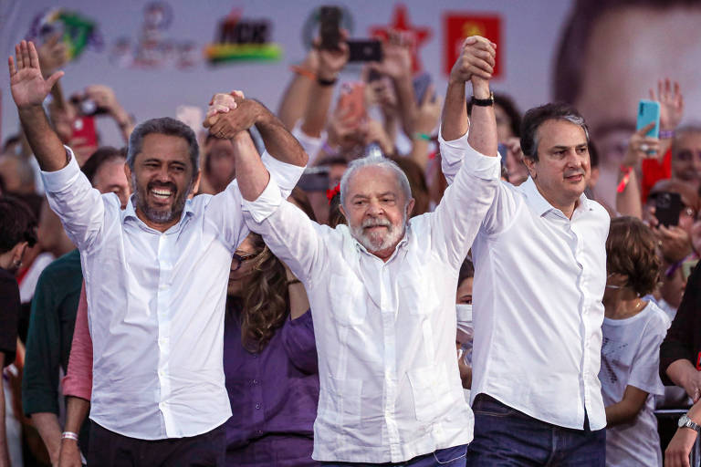 Elmano Freitas (esq.), Lula e Camilo Santana em eventos em Fortaleza
