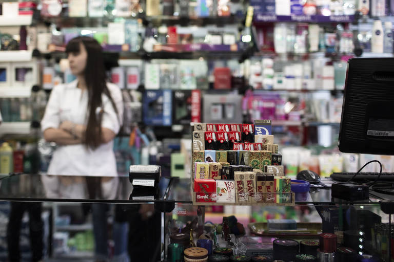 Locais começaram a vender esses itens em 19 de julho de 2013; cinco anos depois, são 26 drogarias espalhadas pelo país com essa autorização