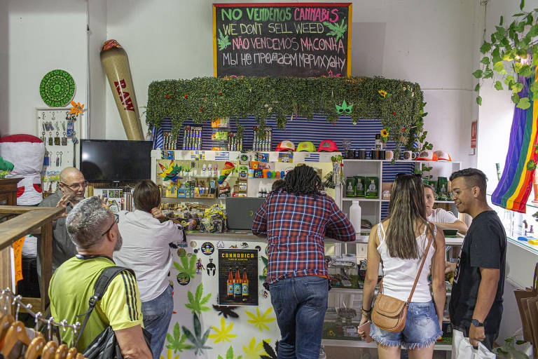 Venda em farmácias, clubes (como o growshop da foto) e autocultivo são os três pilares da legislação aprovada na gestão de José 'Pepe' Mujica com o intuito de conter o narcotráfico