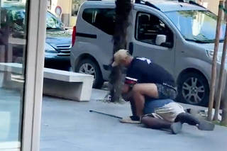 Vídeo mostra italiano Filippo Ferlazzo, 32, agredindo o nigeriano Alika Ogorchukwu