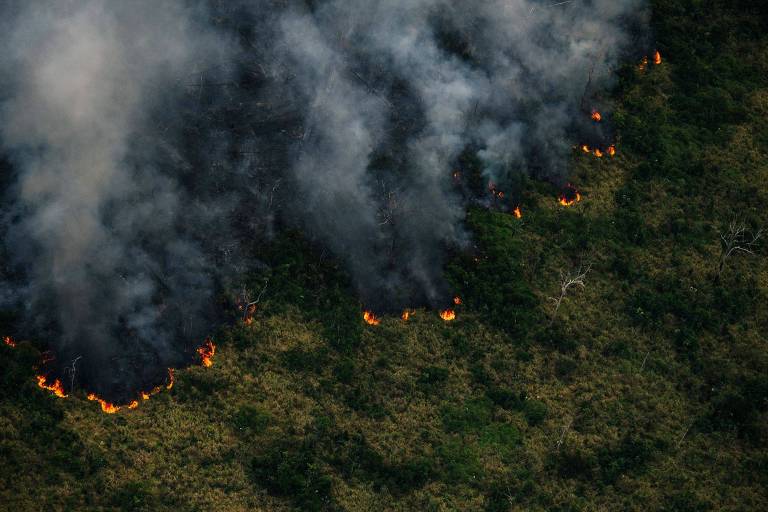 Imagem de um incêndio na floresta amazônica em Porto Velho (RO) feita pelo Greenpeace