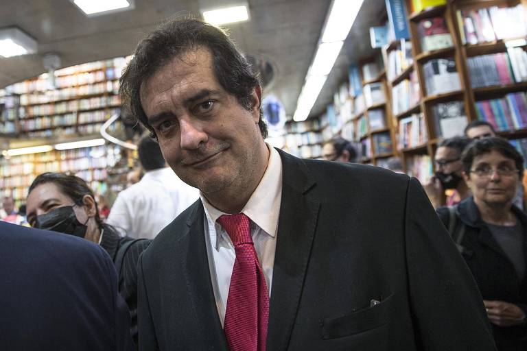 Advogado deixa cargo na OAB após post contra colega negro - 02/11/2024 - Painel - Folha
