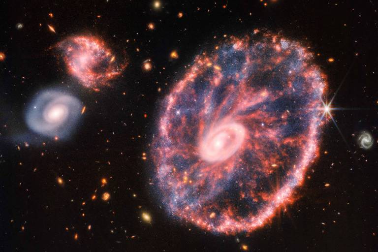 Telescópio James Webb revela nova imagem da galáxia Roda de Carro