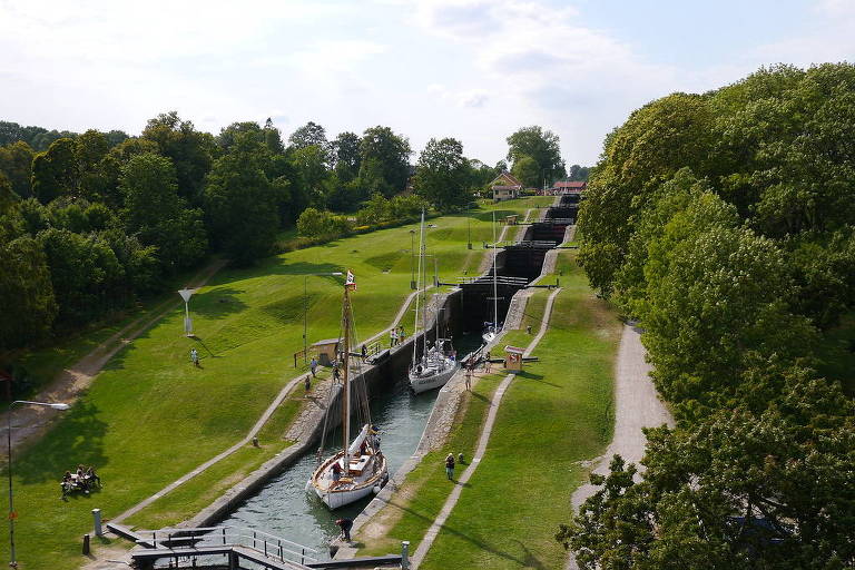 Eclusas no canal Göta, na Suécia