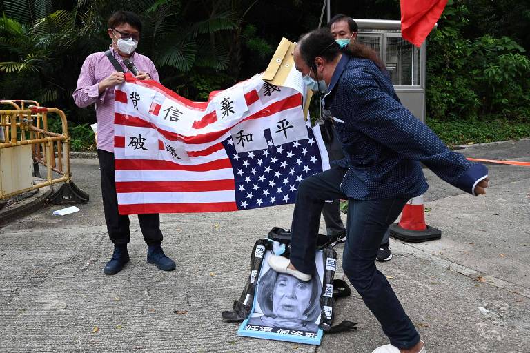 Protesto contra Nancy Pelosi em Hong Kong e Papa em cadeira de rodas; veja fotos de hoje