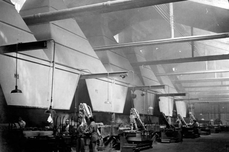 Funcionários trabalhando na companhia