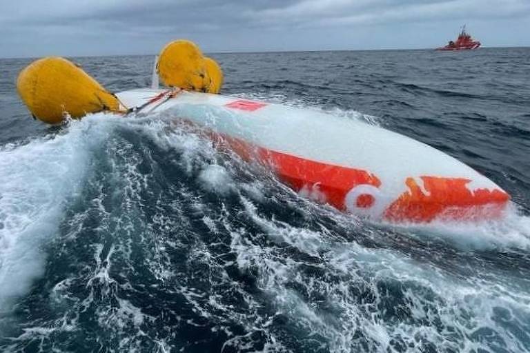 Navegador sobrevive 16 horas em bolha de ar de barco virado no Atlântico