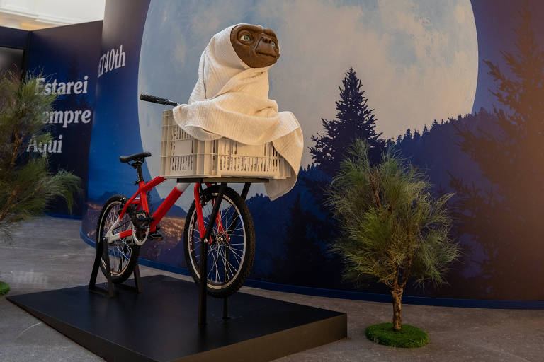 Ambiente da exposição sobre o filme 'E.T. O Extraterrestre', de Steven Spielberg, no shopping Pátio Higienópolis