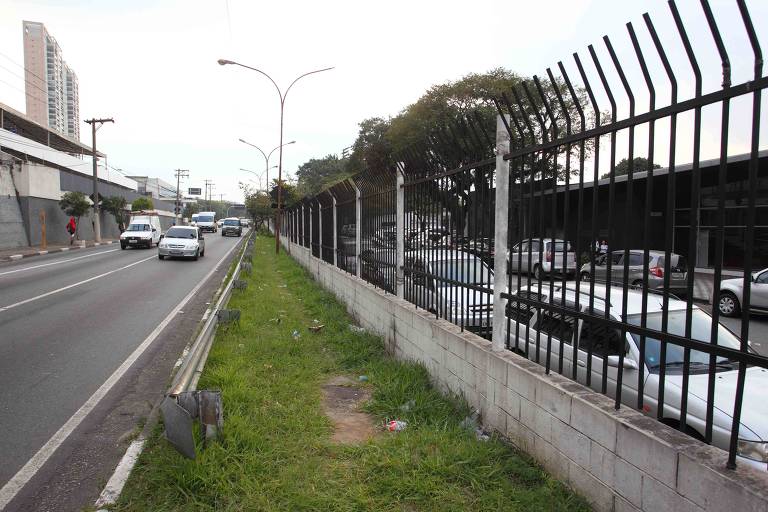 Corinthians conseguiu cessão de rua em frente ao parque São Jorge, mas prefeitura cobrou R$ 22 milhões por uso indevido da área como estacionamento
