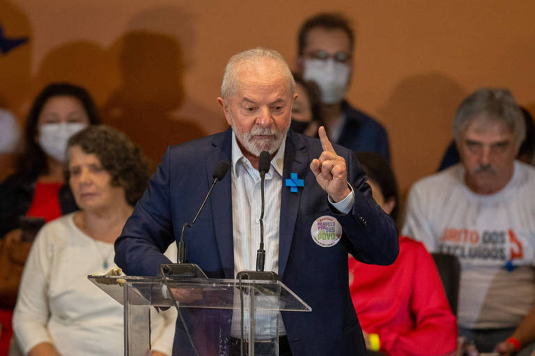 O ex-presidente Lula (PT) participa de evento em defesa do SUS, em São Paulo