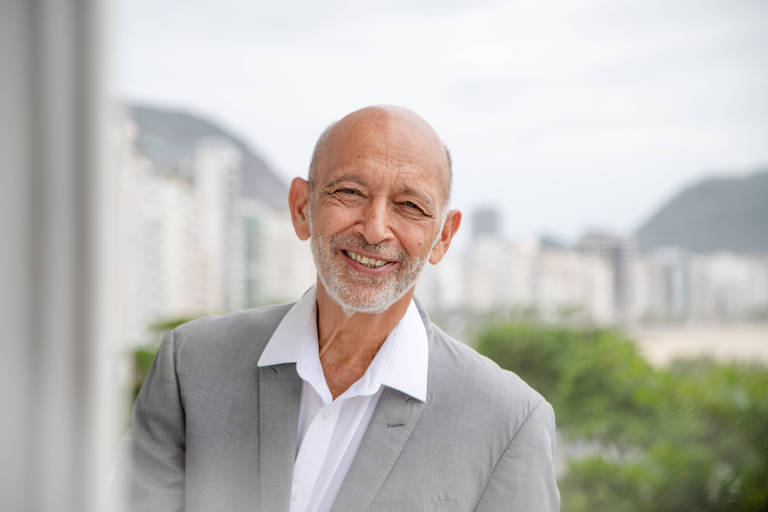 O médico Alexandre Kalache, especialista em longevidade, analisa que o a população brasileira se torna cada vez mais velha, ao mesmo tempo que o país é assolado pela pobreza e crescente desigualdade