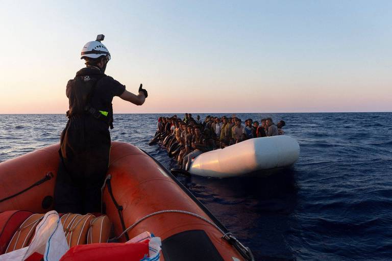 União Europeia proíbe apreensão de navios de resgate de migrantes no Mediterrâneo