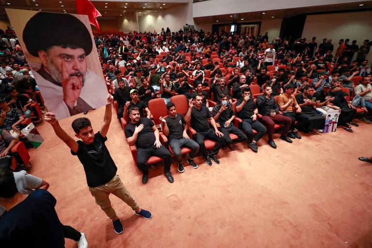 Voluntarioso e popular, Moqtada al-Sadr lidera crise política no Iraque