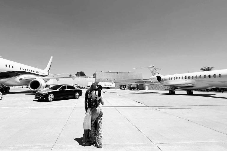 'No seu jatinho ou no meu?', diz Kylie Jenner a Travis Scott na legenda de foto