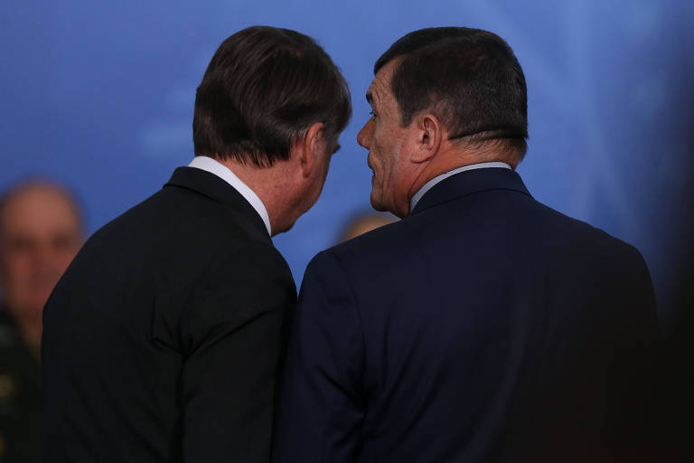 O presidente Jair Bolsonaro e o ministro da Defesa, general Paulo Sérgio Nogueira, durante cerimônia no Palácio do Planalto 