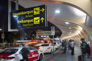 I***Especial: Aeroporto de Congonhas***    Area  externa de desembarque de passageiros  do  Aeroporto de Congonhas  , que ira a leilao em 18 de Agosto