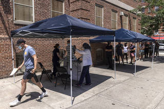 People queue for monkeypox vaccinations at a sexual health clinic in New YorkÕs Harlem neighborhood, July 7, 2022. (Victor J. Blue/The New York Times)