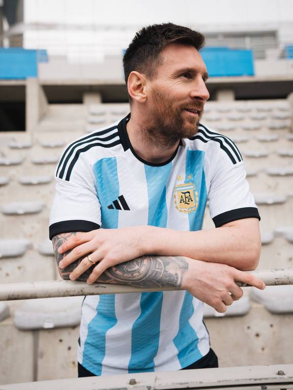 Com Lionel Messi de modelo, Argentina divulga nova camisa para disputa da Copa do Mundo do Catar 