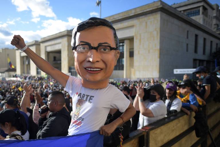 A posse de Gustavo Petro, 1º presidente de esquerda da Colômbia