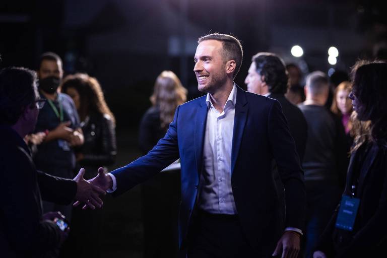 Vinícius Poit (Novo) chega para o debate entre os candidatos à Governo do Estado de São Paulo, promovido pela Rede Bandeirantes 
