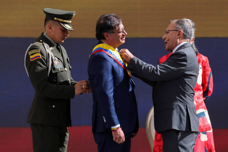 A posse de Gustavo Petro, 1º presidente de esquerda da Colômbia
