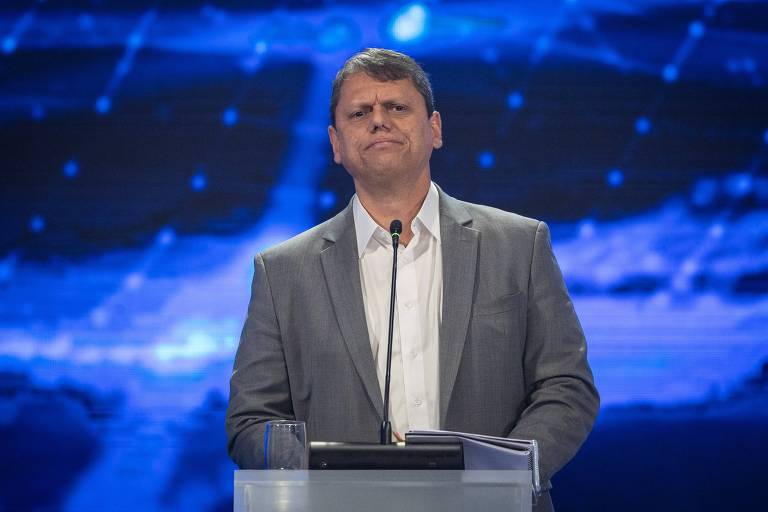Tarcísio de Freitas (Republicanos) durante debate entre os candidatos à Governo do Estado de São Paulo, promovido pela Rede Bandeirantes  na noite deste domingo (7) 