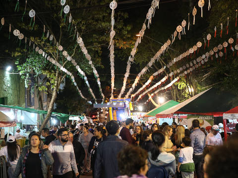 SAO PAULO/ SP, BRASIL, 04-08-2018: Festa tradicional de  Nossa Senhora Achiropita , na noite de sabado, que neste ano completa 110 anos.   (Foto: Zanone Fraissat/Folhapress, COTIDIANO)***EXCLUSIVO****